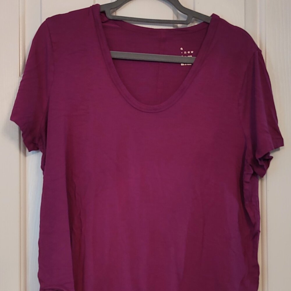 Women's XL Target Short Sleeve Fuschia Tshirt